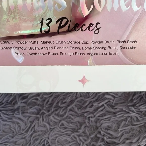 13 piece Essentials Collection Makeup brush holder & brushes - Picture 5 of 8